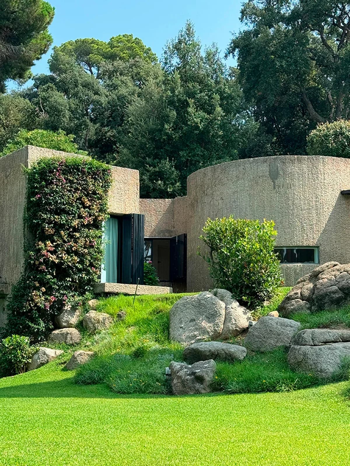 Earth-sheltered house